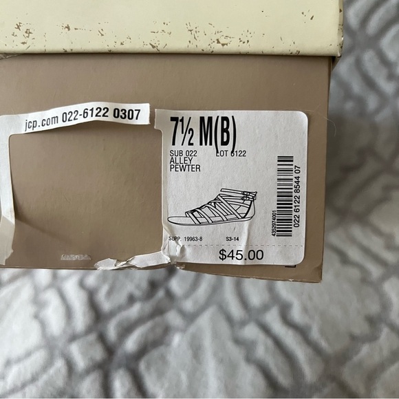 Arizona Alley Pewter Gladiator Sandals 7.5M NWOT - Picture 2 of 9